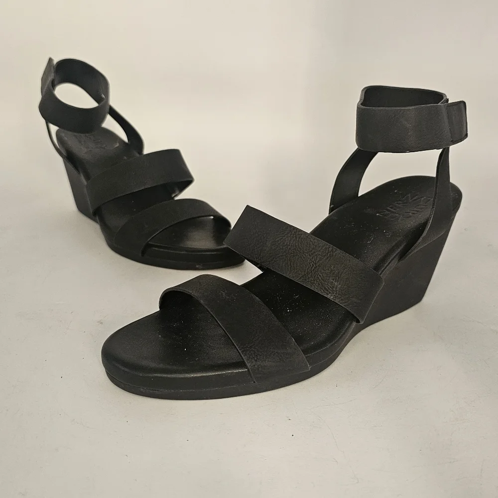 Naturalizer Genn Ignite Black Nubuck Wedge Sandals 8 Comfort Classic Travel Chic